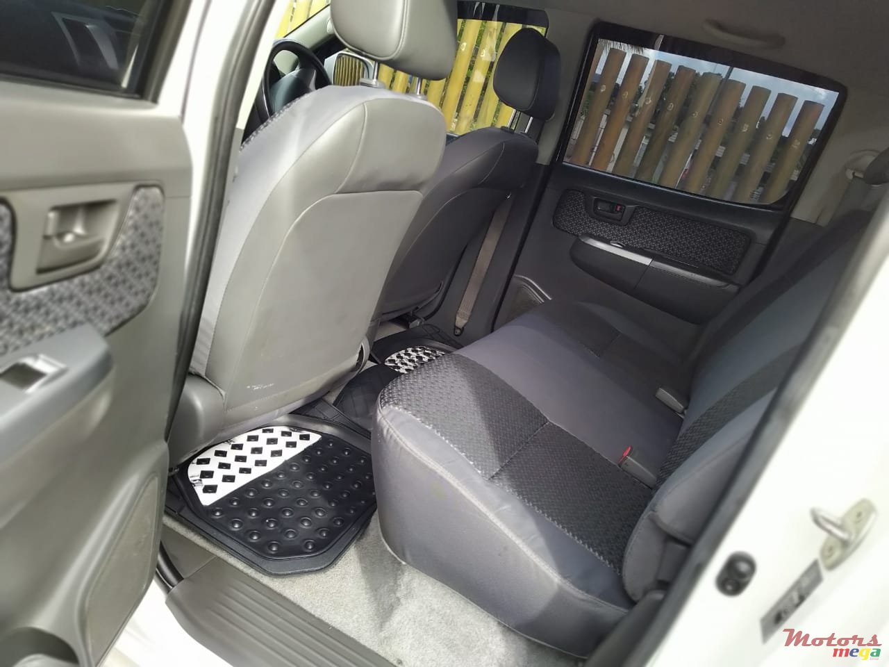 2013' Toyota Hilux 4x4 photo #5