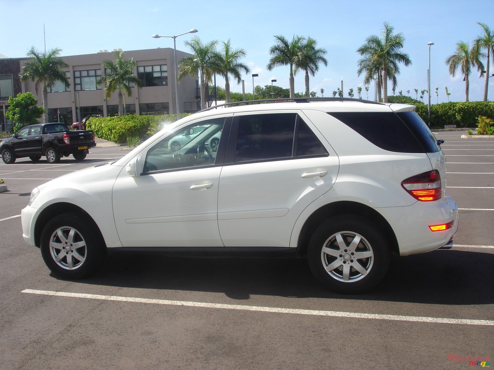 2010' Mercedes-Benz ML 350 4Matic V6 Essence  photo #3