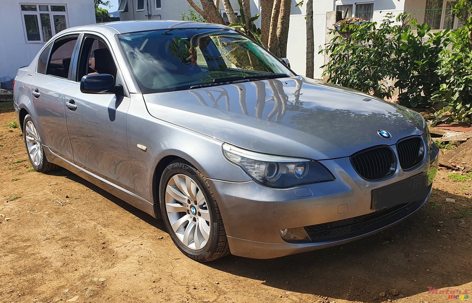 2009' BMW 523 Stock photo #1