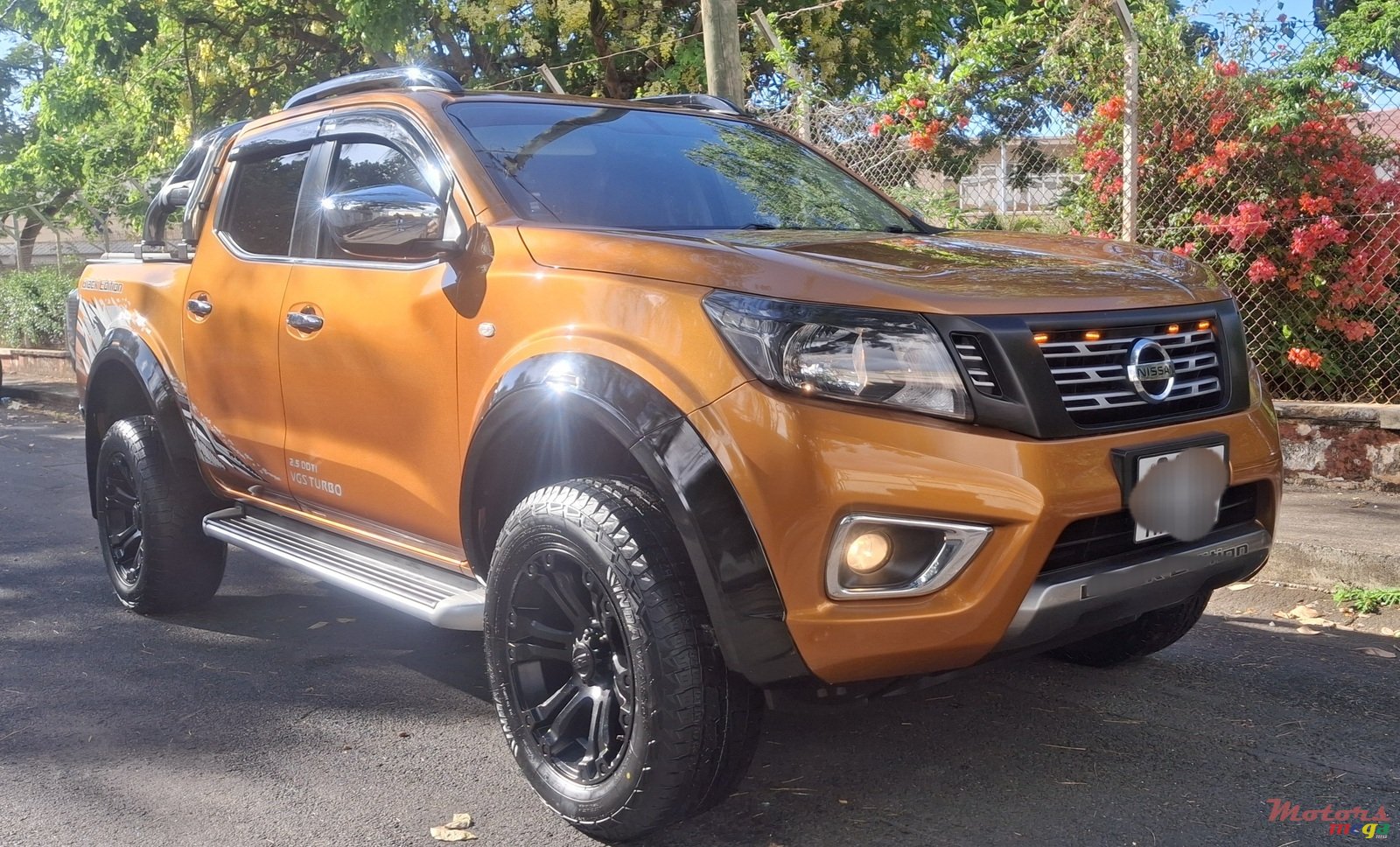 2019' Nissan Navara photo #2