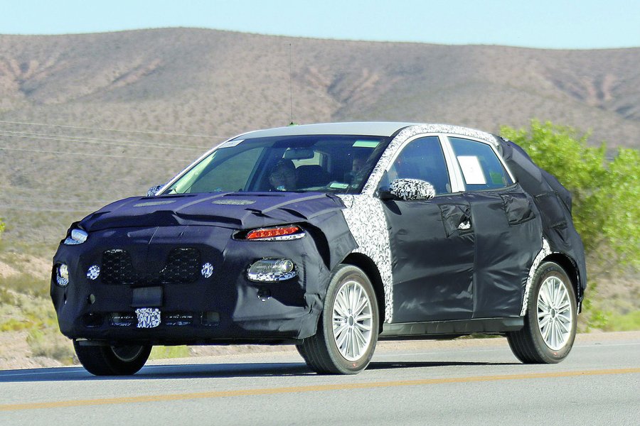 Kia's upcoming crossover shown in these spy photos will slot below the Sportage.