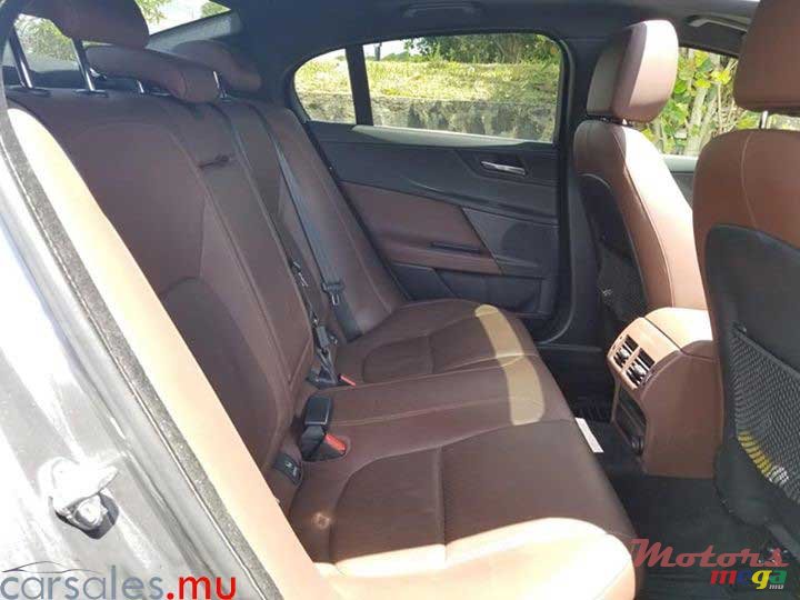 2017' Jaguar XE 2.0 photo #4