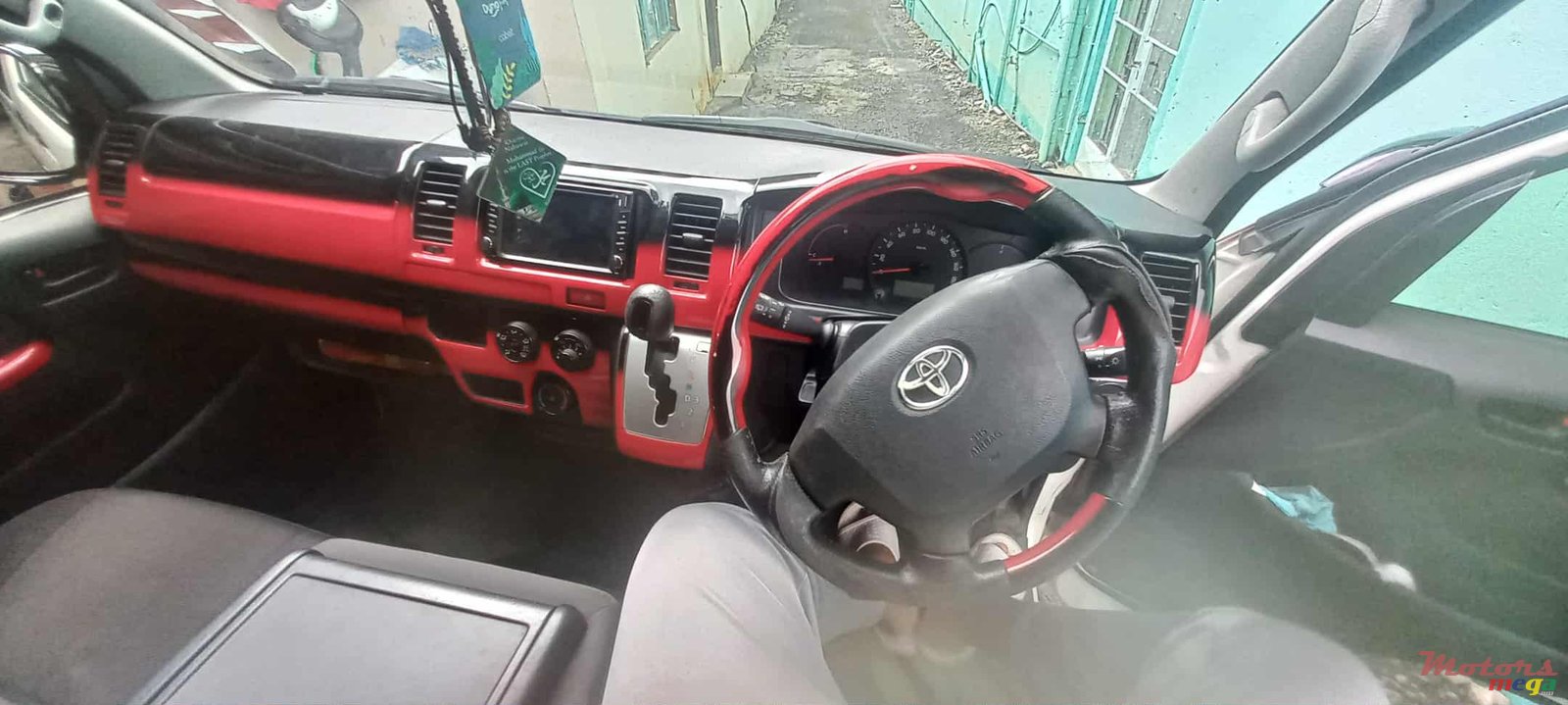 2016' Toyota photo #4