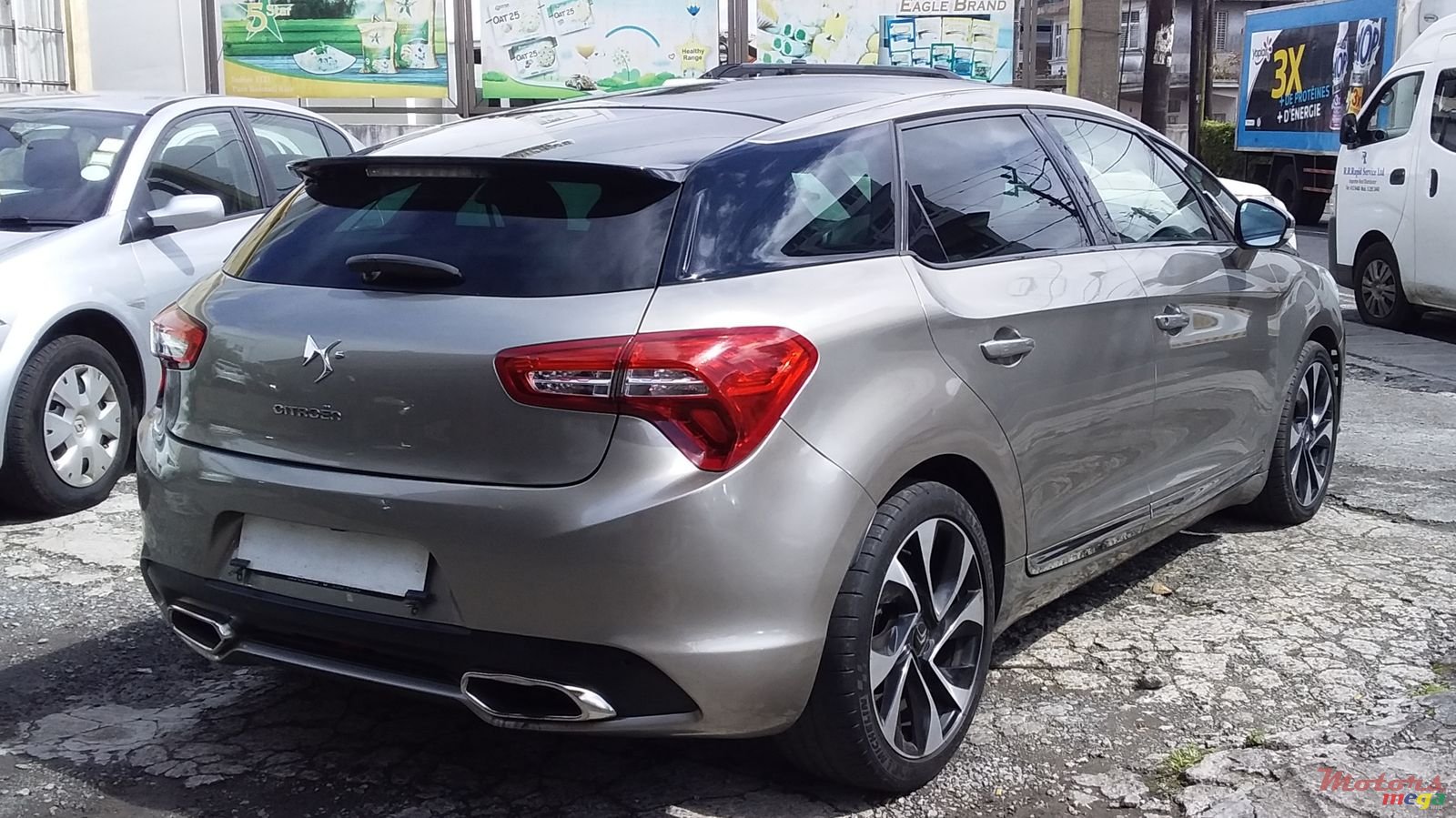 2012' Citroen DS5 photo #3