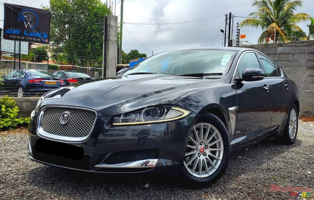 2014' Jaguar XF 2.0T photo #2