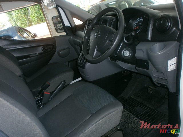 2015' Nissan NV 200 photo #4