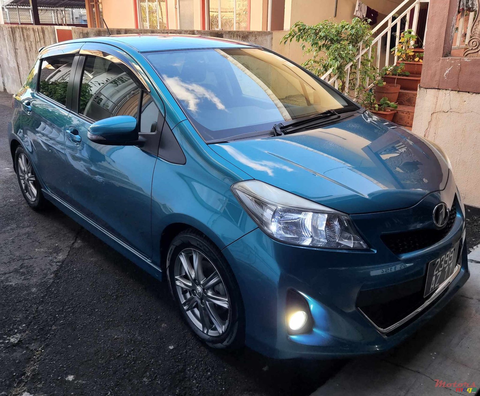 2011' Toyota Vitz SPORT RS photo #1