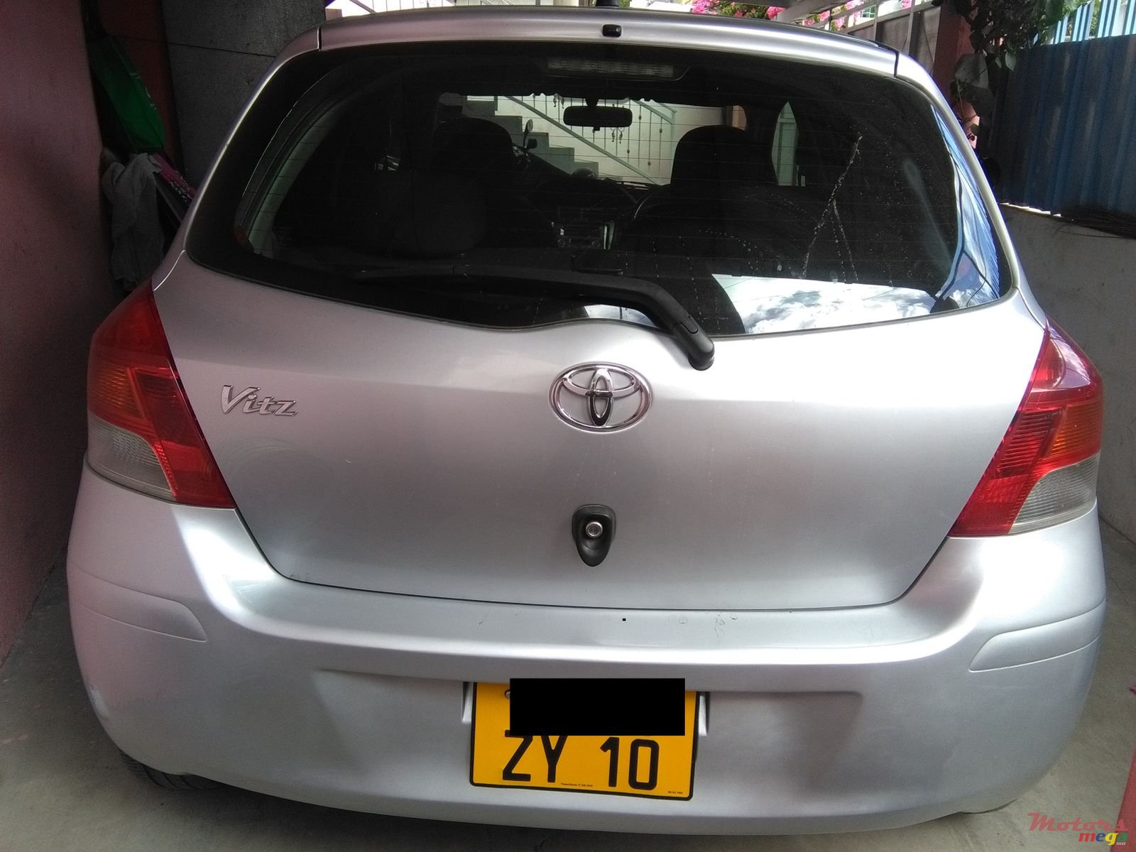 2010' Toyota Vitz photo #2