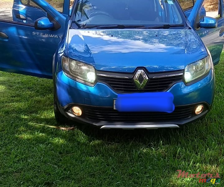 2014' Renault Sandero photo #5