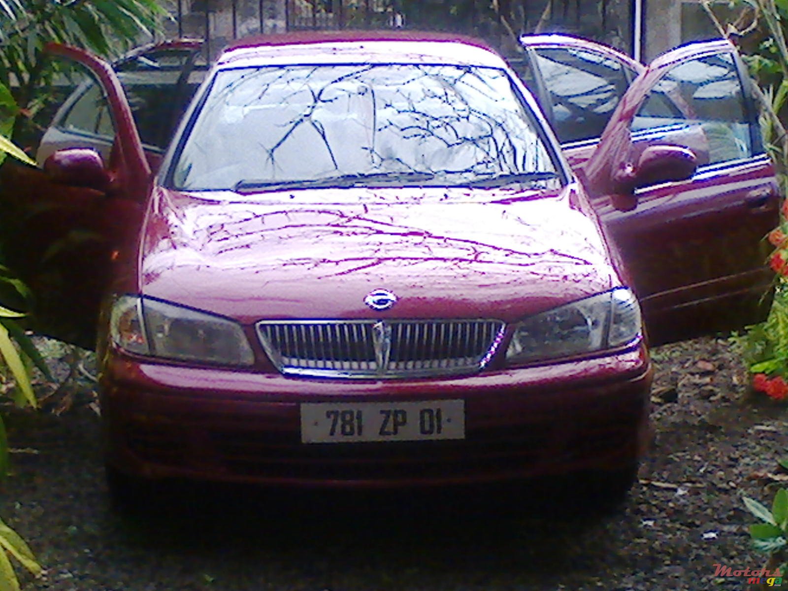 2001' Nissan Sunny photo #1
