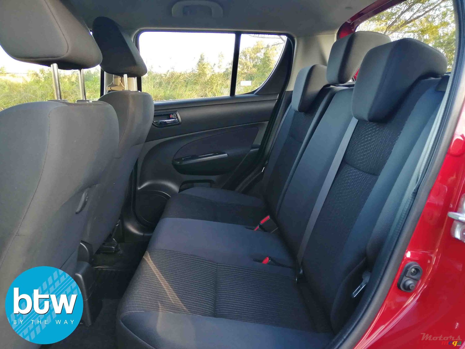 2015' Suzuki Swift photo #4