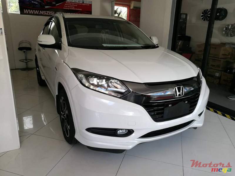 2015' Honda HR-V Vezel photo #1