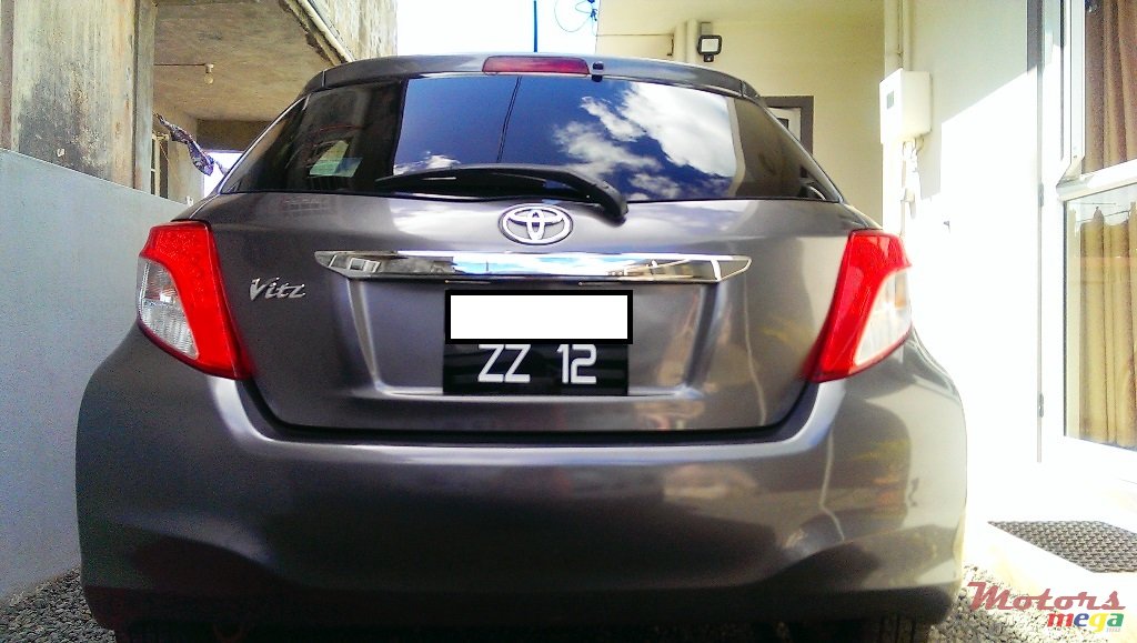 2012' Toyota Vitz photo #2