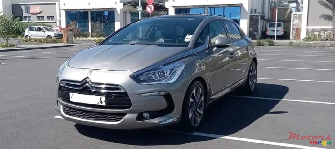 2014' Citroen DS5 photo #2
