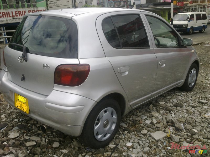 2001' Toyota VITZ photo #1