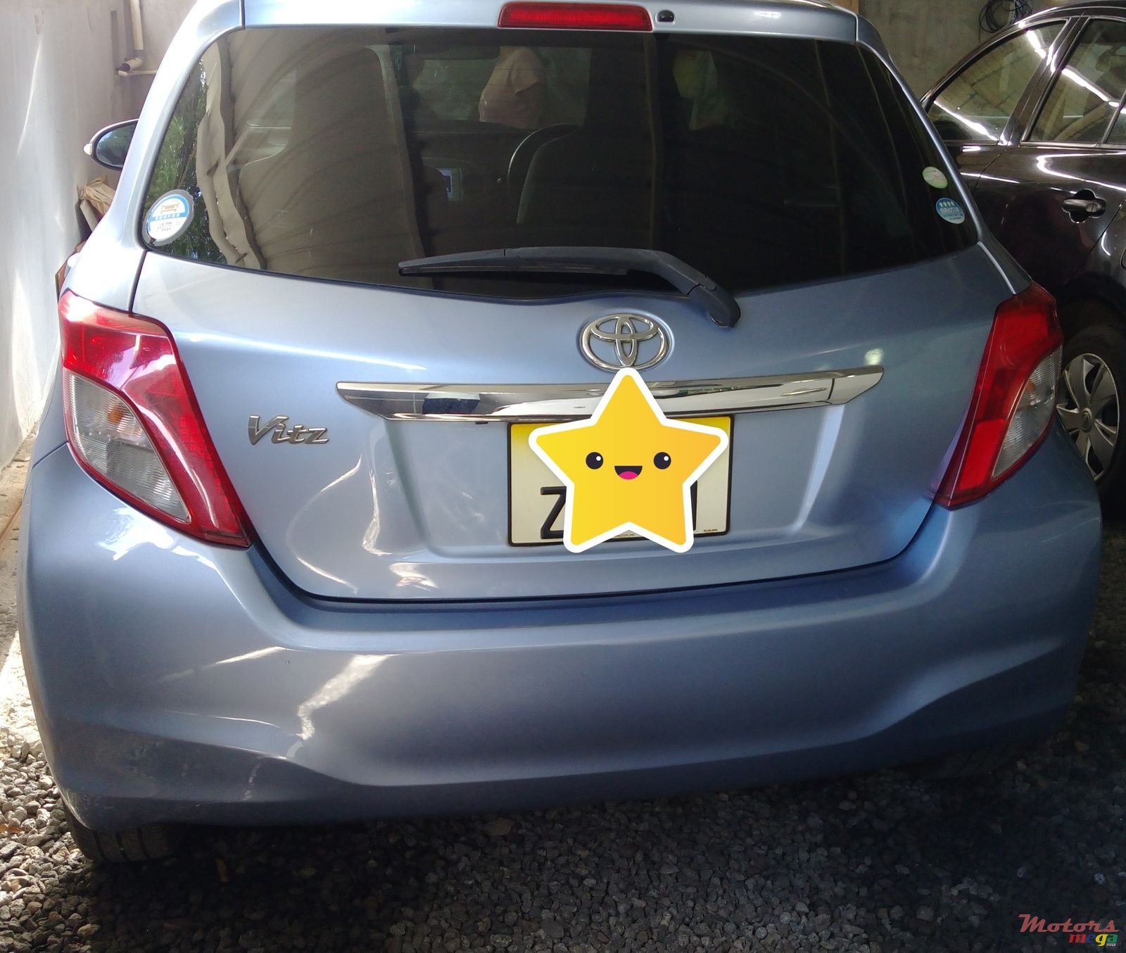 2011' Toyota Vitz photo #2