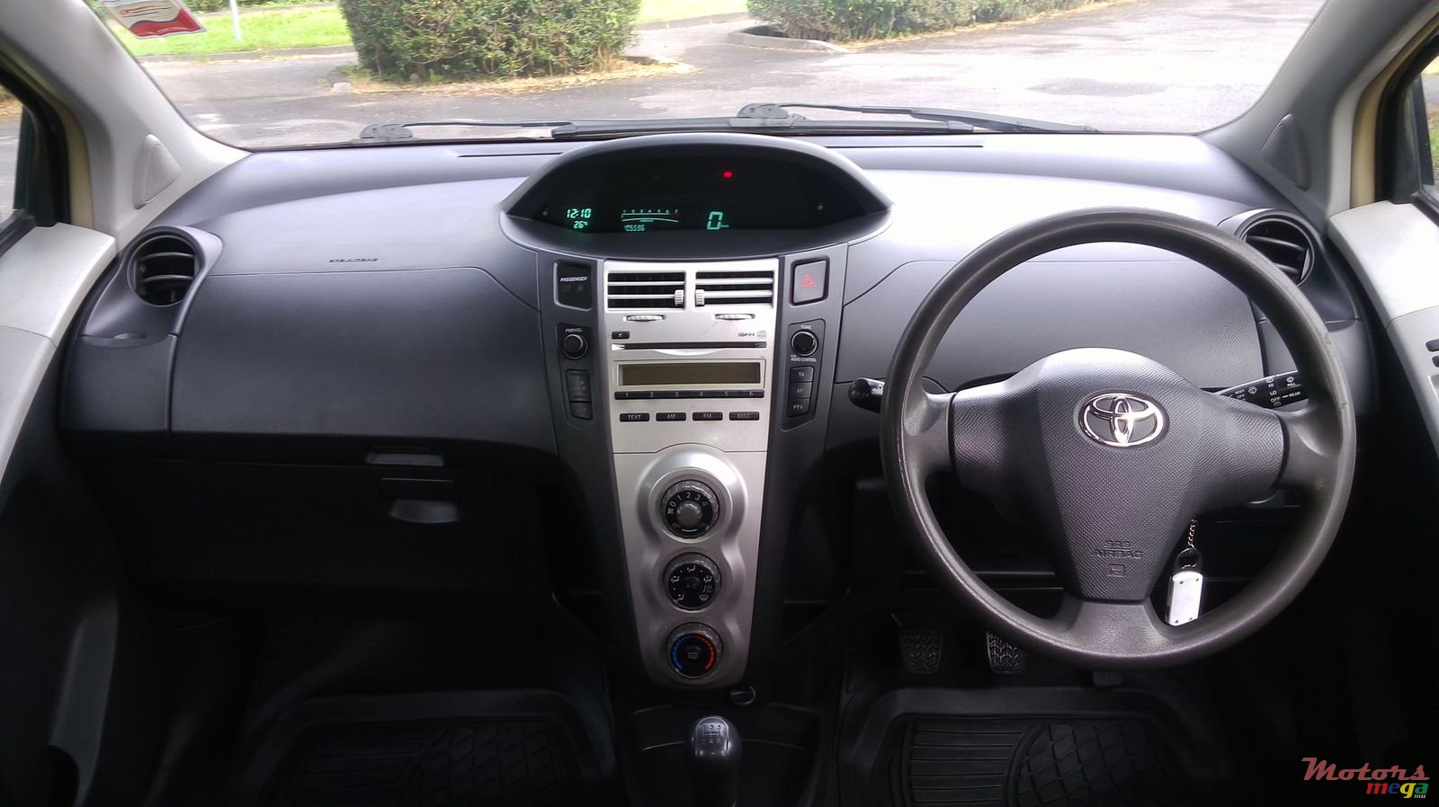 2007' Toyota Yaris photo #6