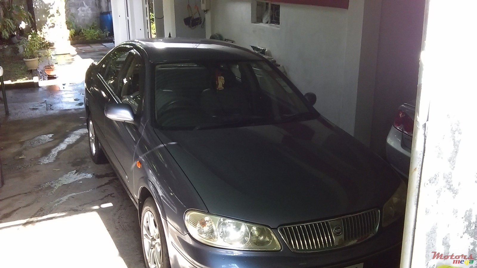 2003' Nissan Sunny photo #1