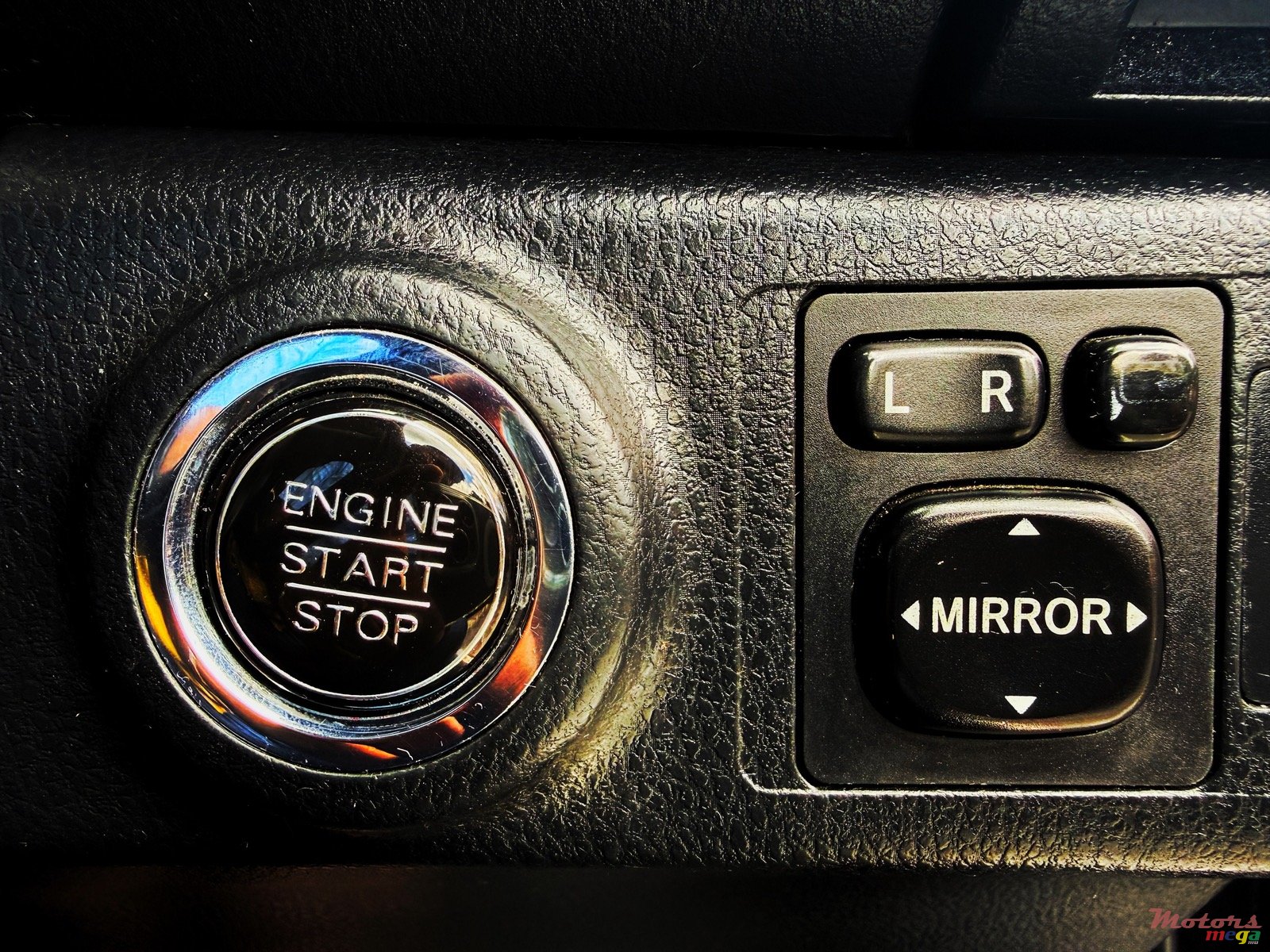 2017' Toyota Yaris photo #3