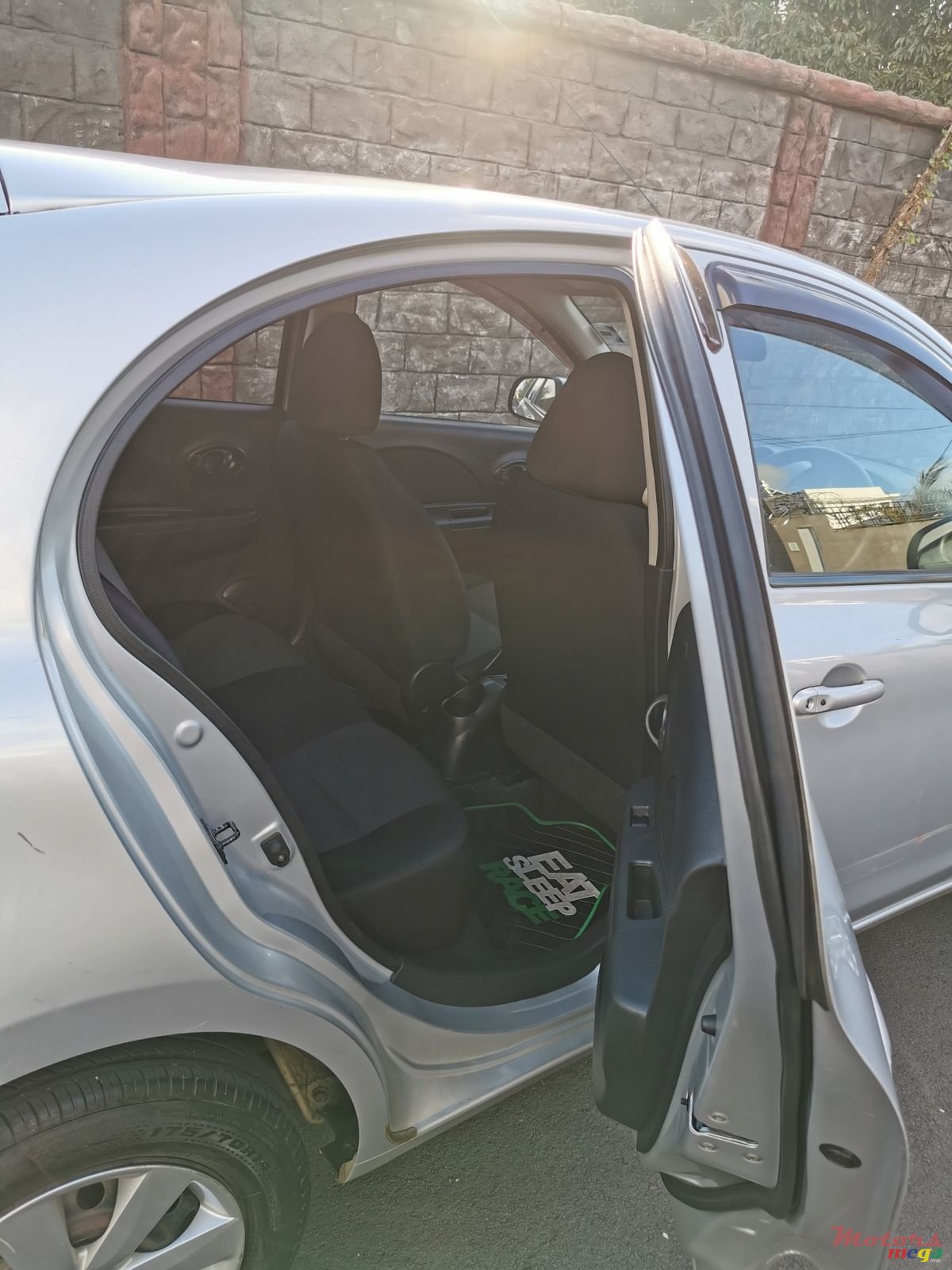 2011' Nissan March photo #7