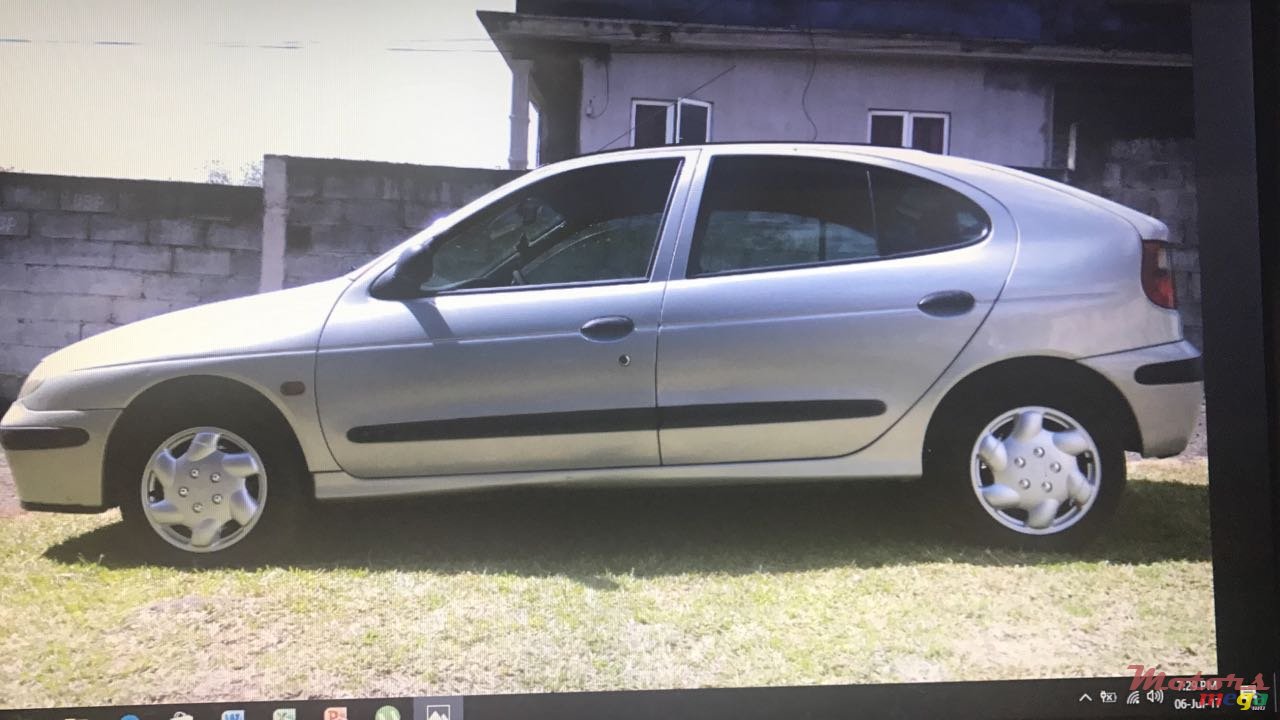 2000' Renault Megane photo #2