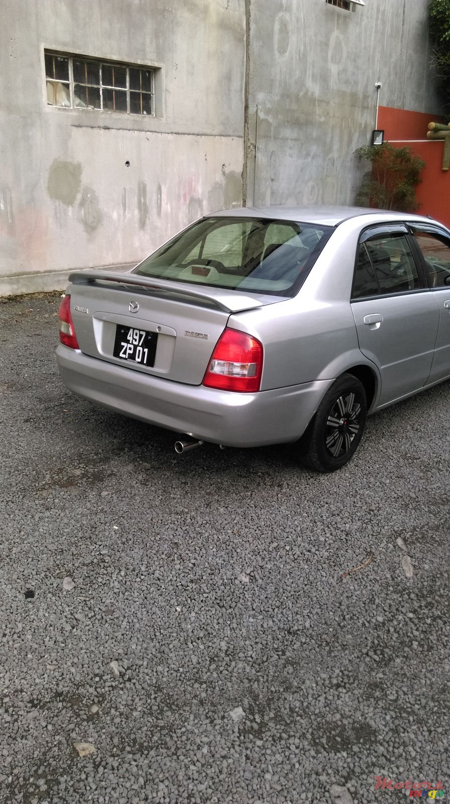 2001' Mazda 323 photo #2