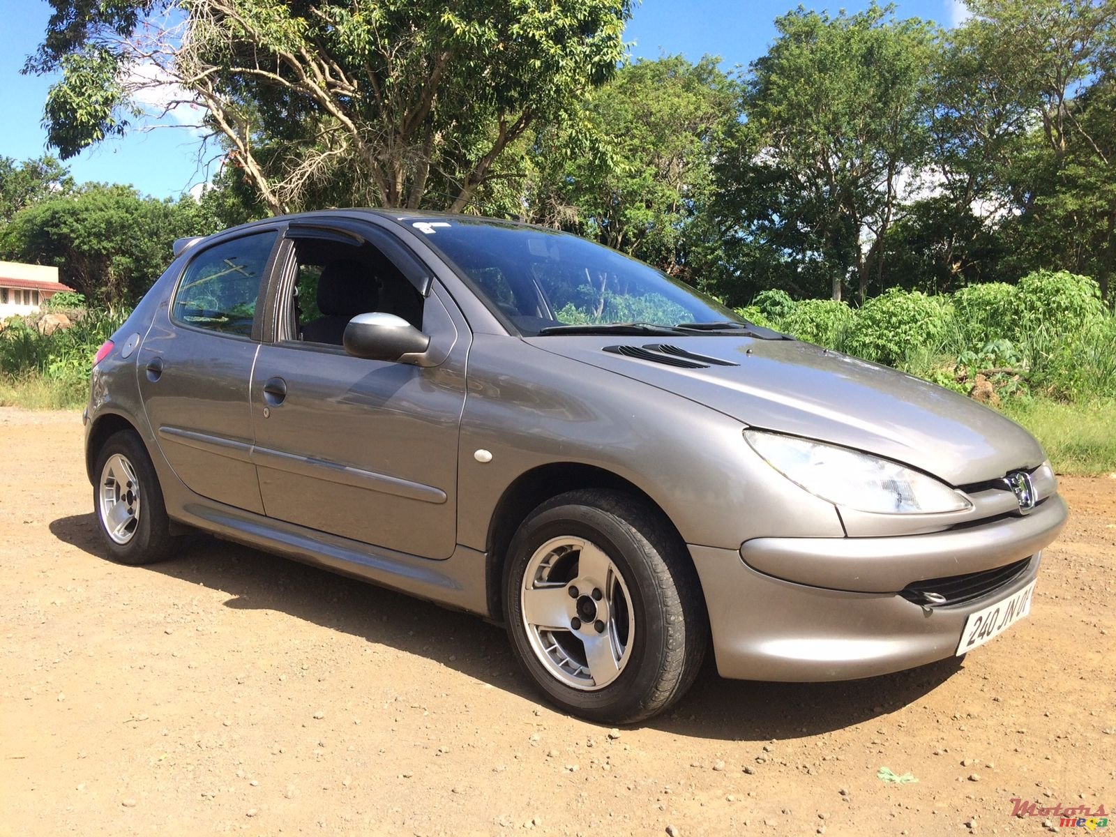 2001' Peugeot 206 XR photo #3