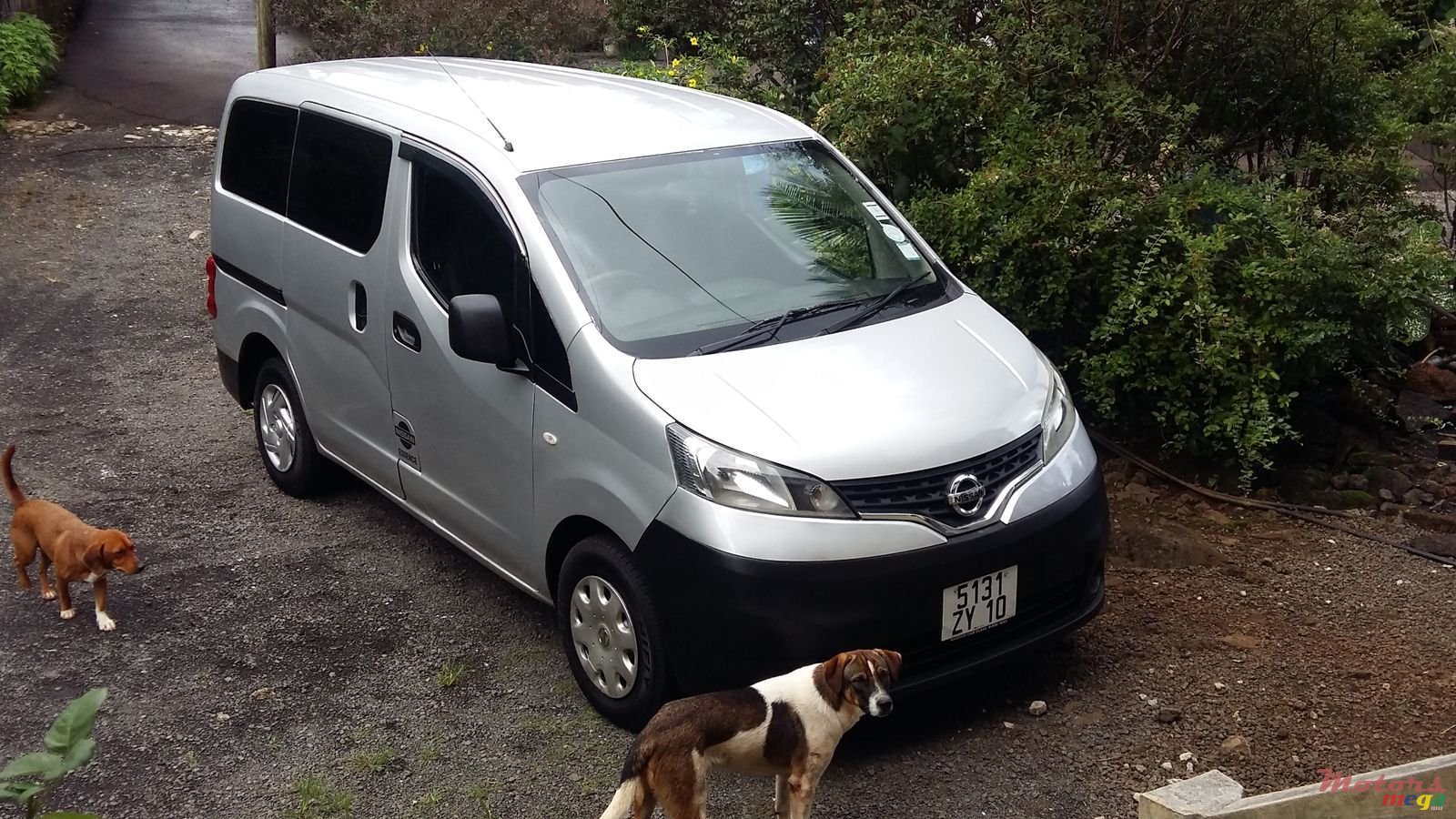 2010' Nissan NV photo #1