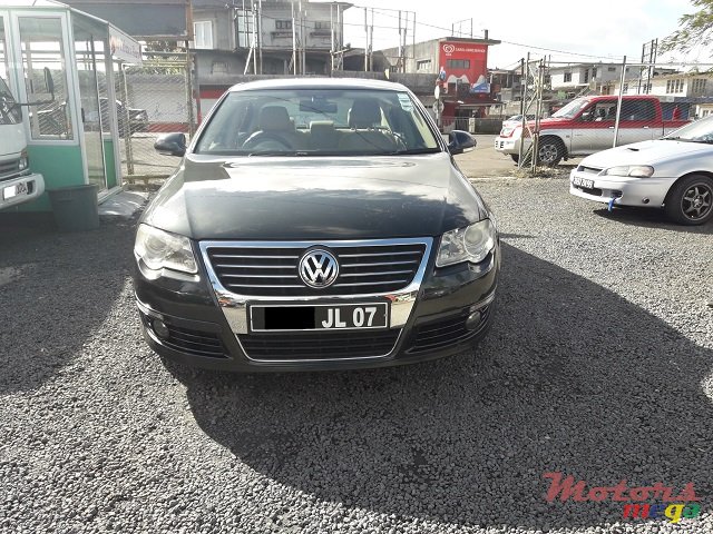 2007' Volkswagen Passat photo #1