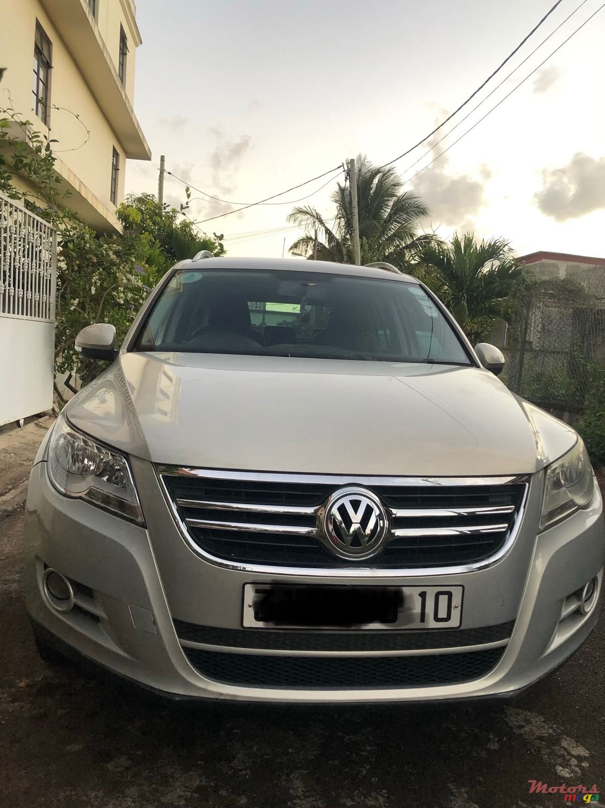 2010' Volkswagen Tiguan photo #2