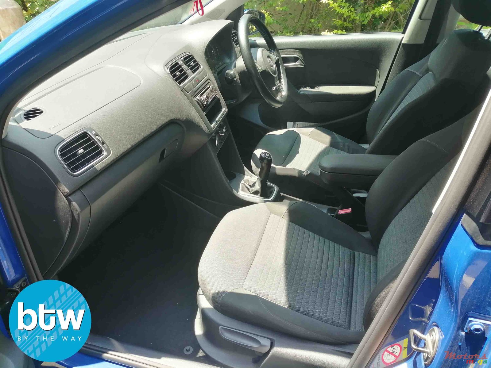 2013' Volkswagen Polo photo #3