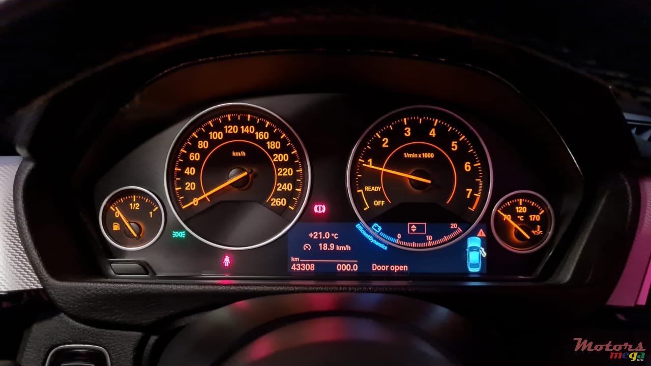 2017' BMW 3 Series photo #6