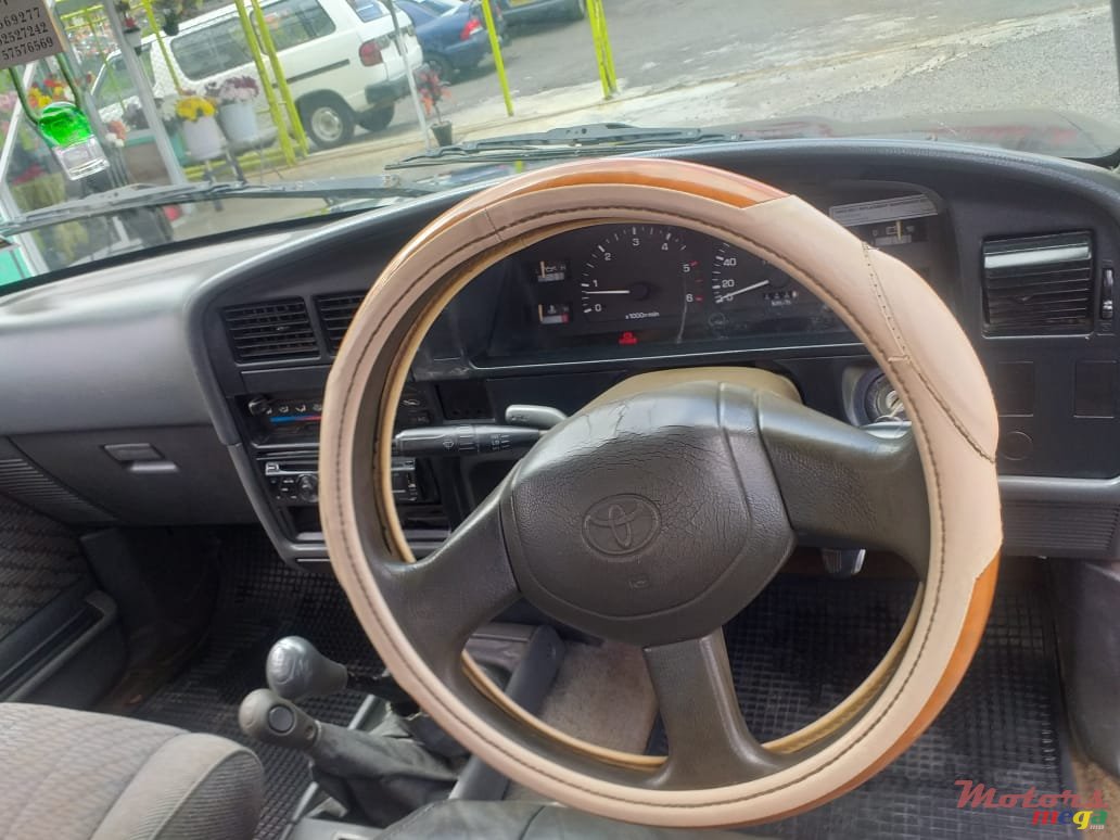 1995' Toyota Hilux photo #6