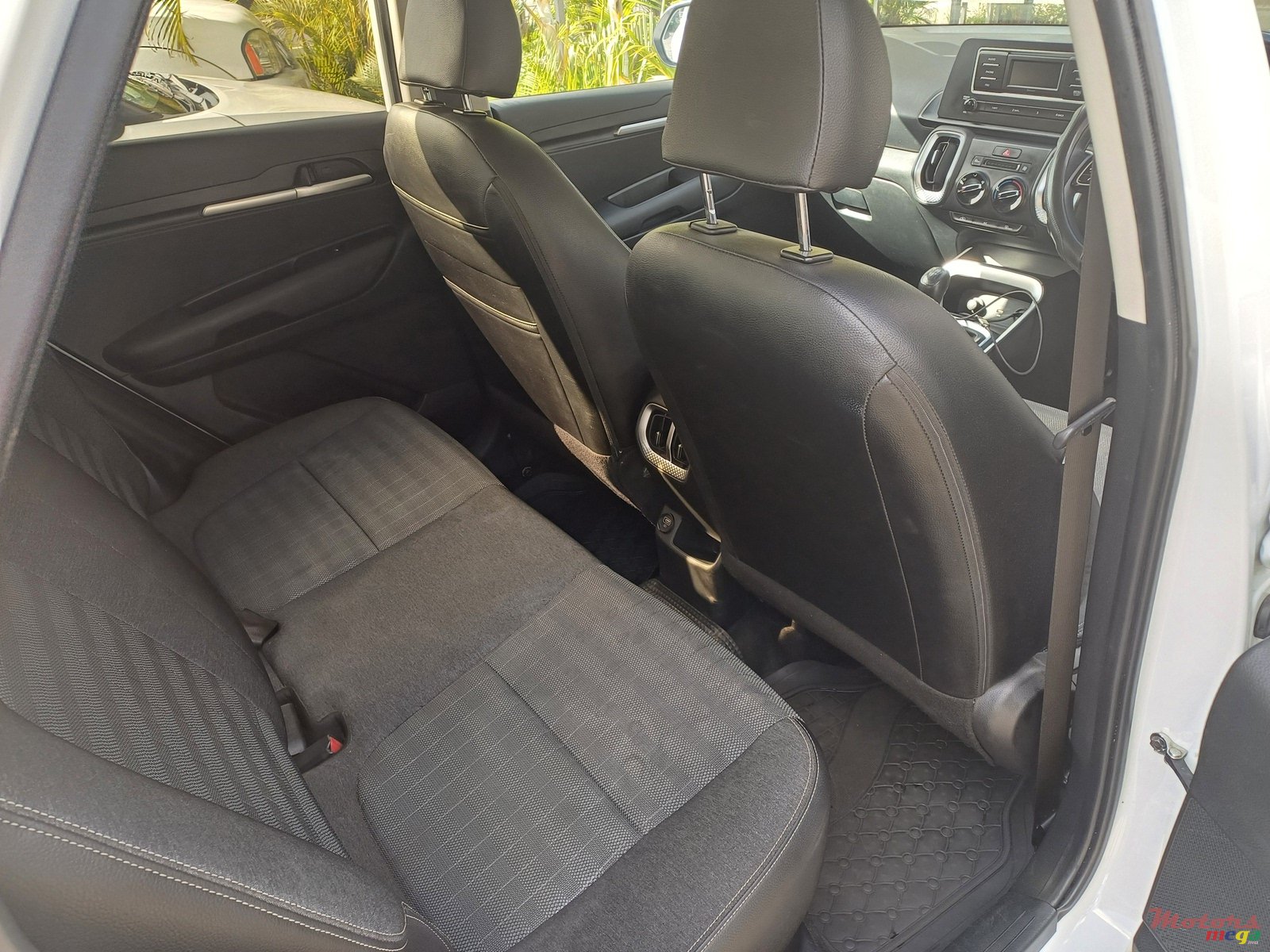 2021' Kia Sonet photo #6