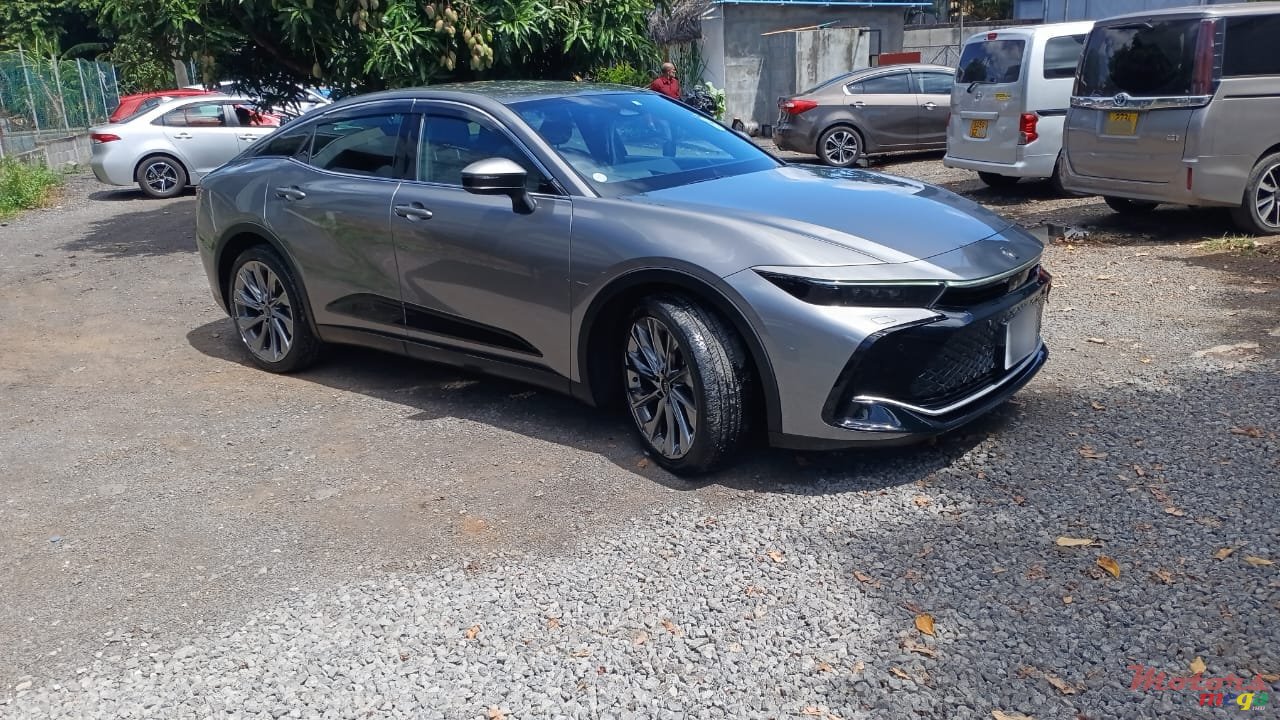 2022' Toyota Crown photo #1