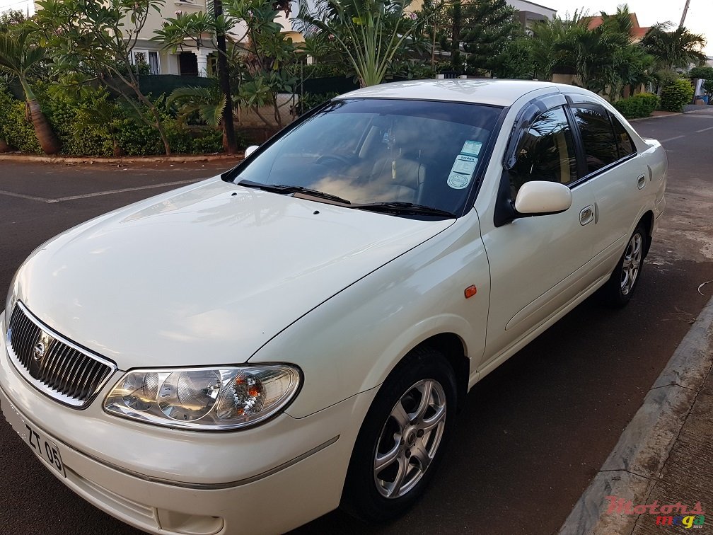 2005' Nissan Sunny photo #1