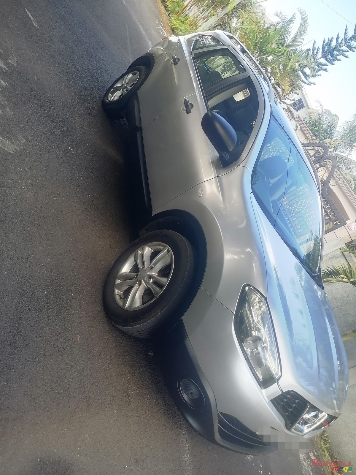 2012' Nissan Qashqai+2 photo #1