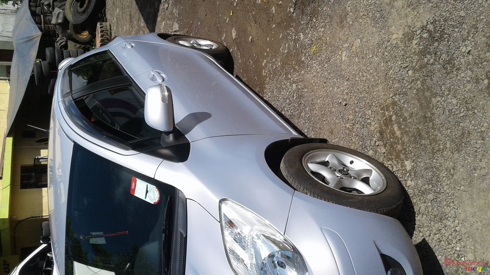 2010' Toyota Vitz photo #3