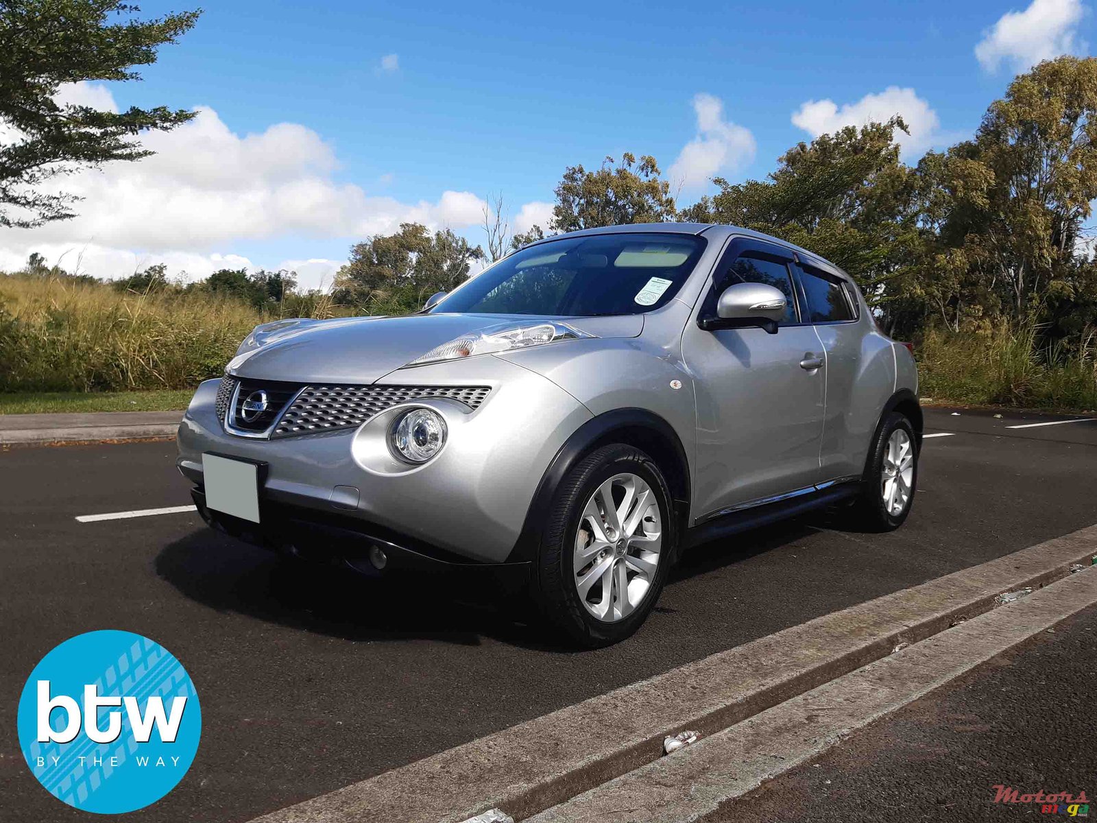 2012' Nissan Juke photo #2