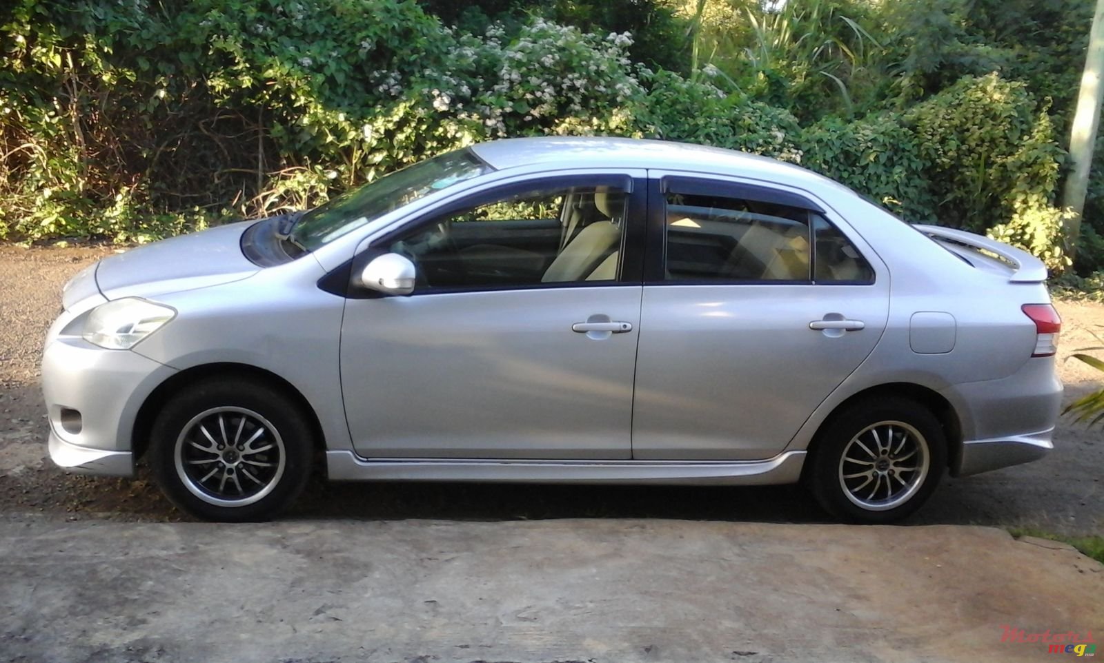 2008' Toyota Yaris photo #2