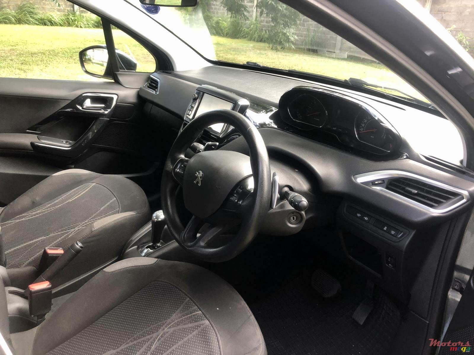 2014' Peugeot 208 1.4 HDI photo #5