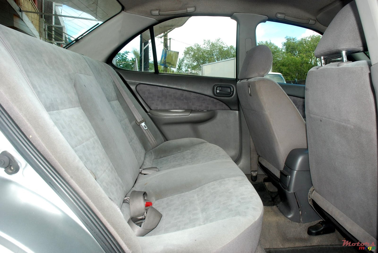 2000' Nissan Sunny photo #4