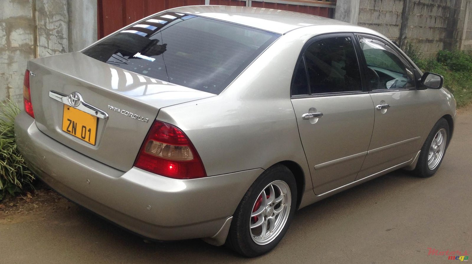 2001' Toyota Corolla NZE photo #2