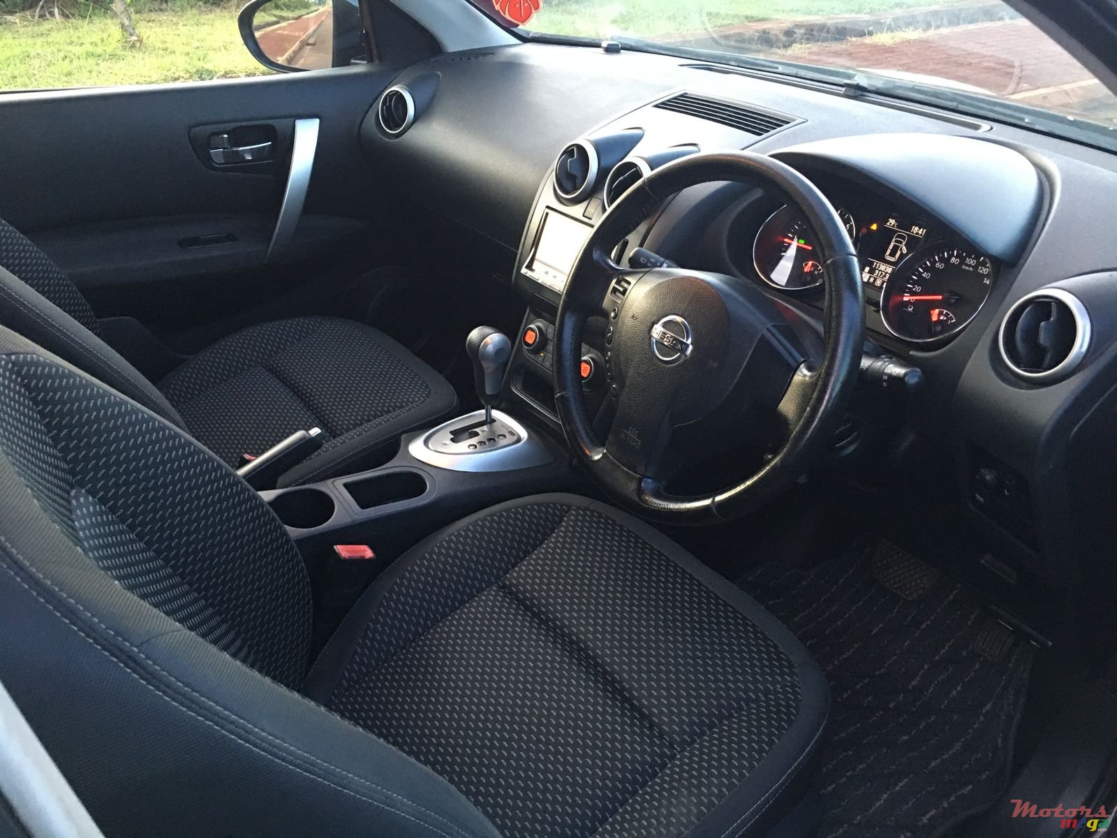 2011' Nissan Qashqai Dualis photo #7