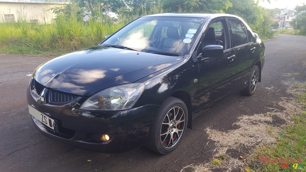 2004' Mitsubishi Lancer GLX photo #1