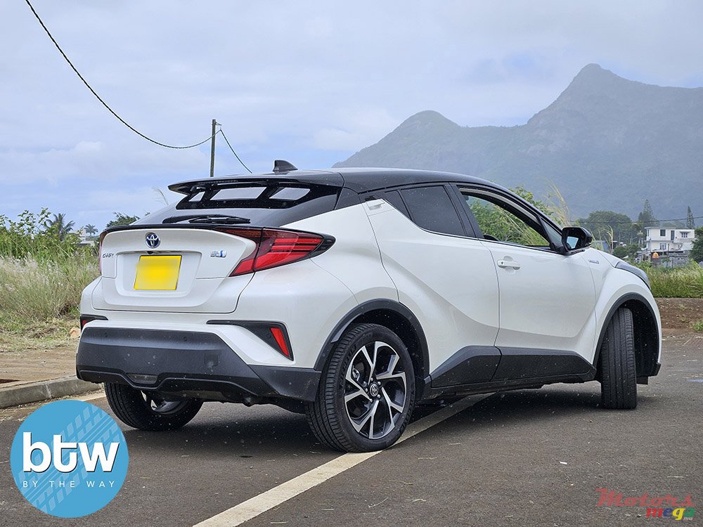 2021' Toyota C-HR photo #3