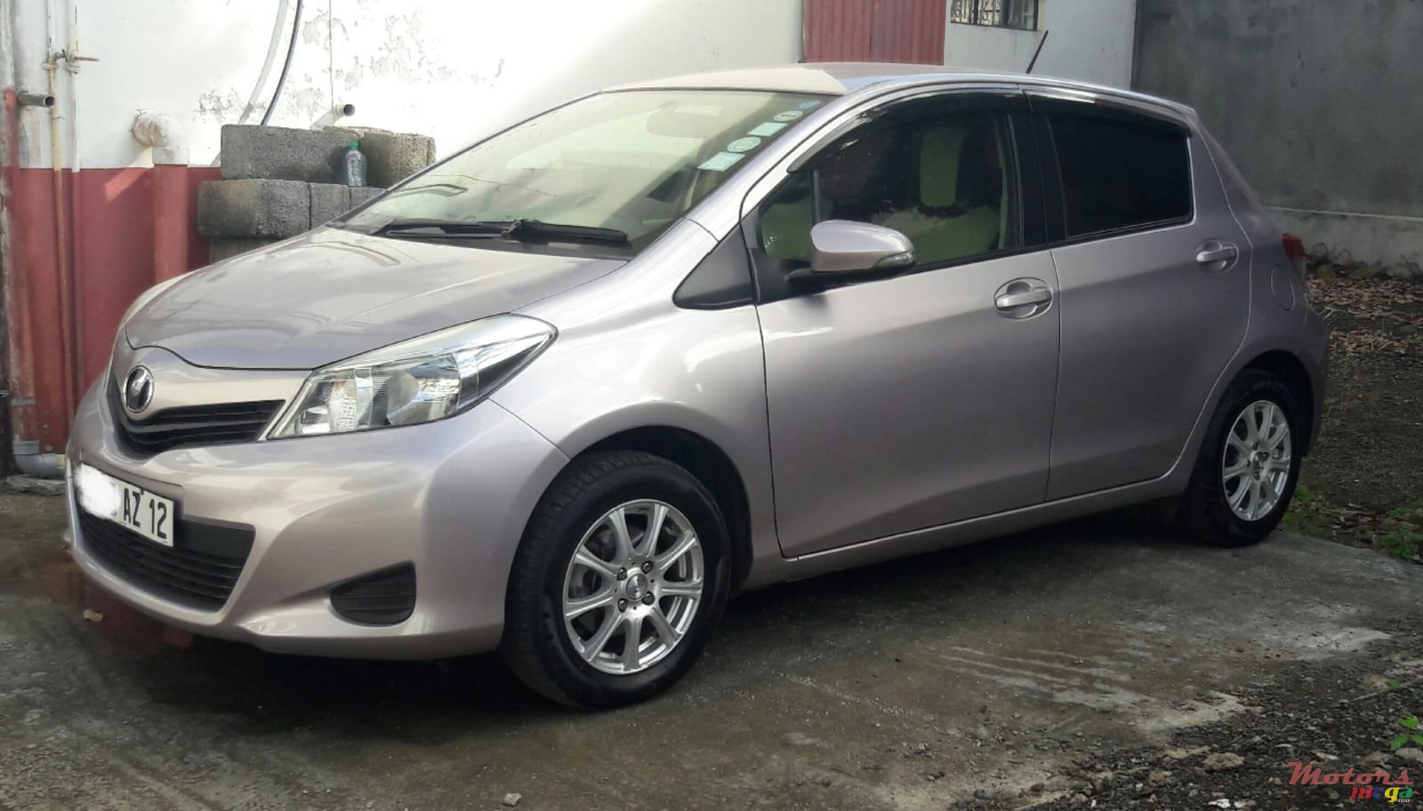 2012' Toyota Vitz photo #3