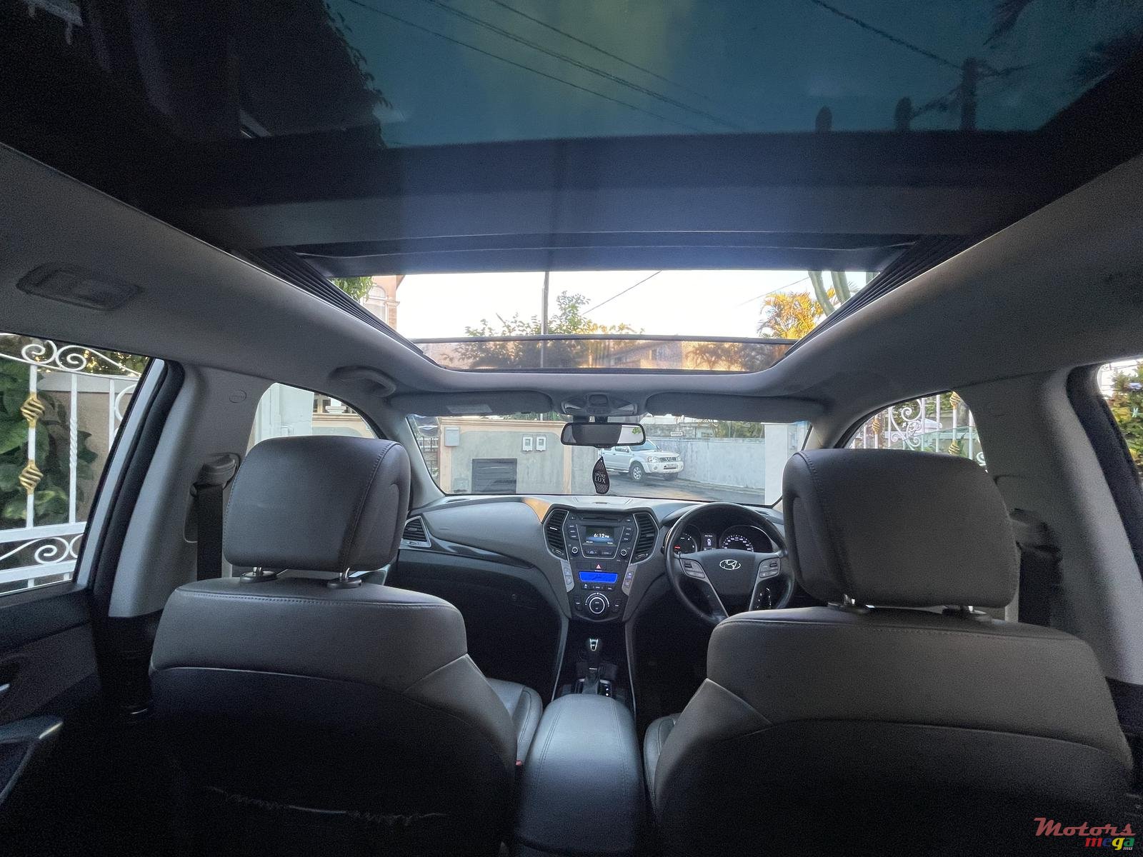 2015' Hyundai Santa Fe photo #6