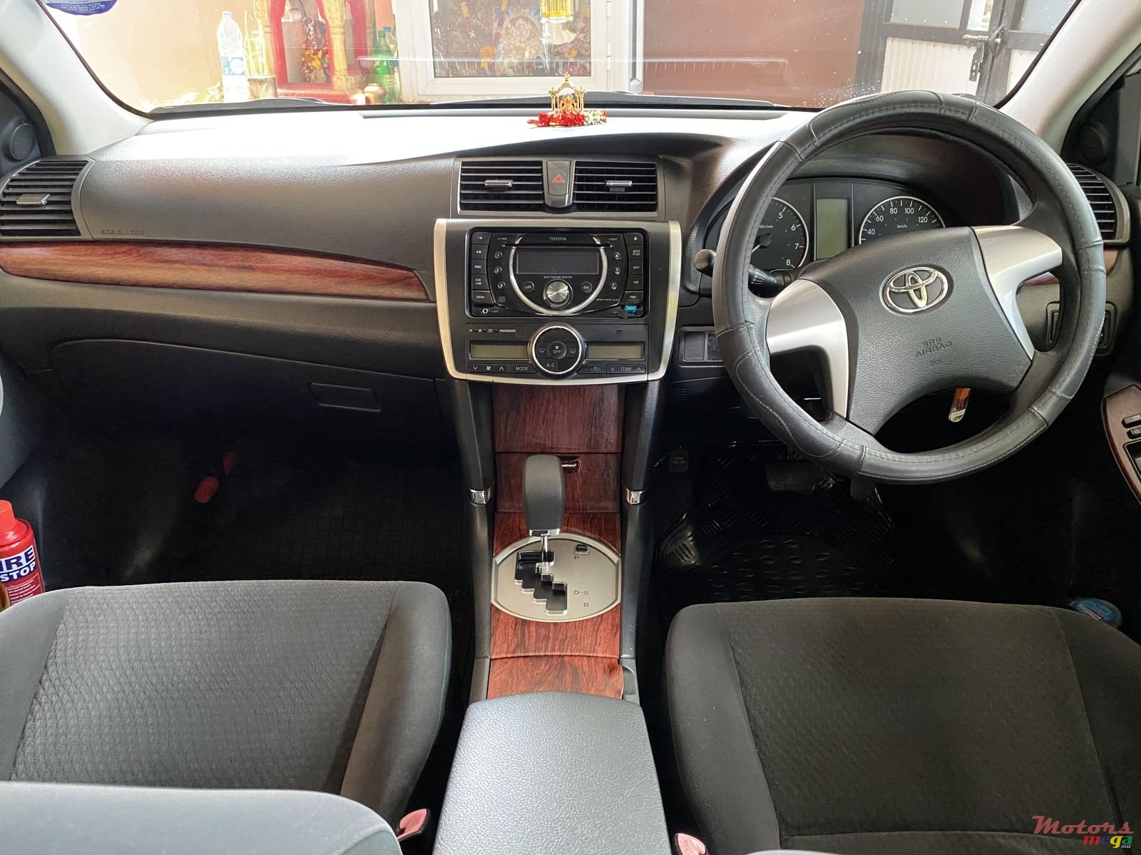 2012' Toyota Premio photo #1