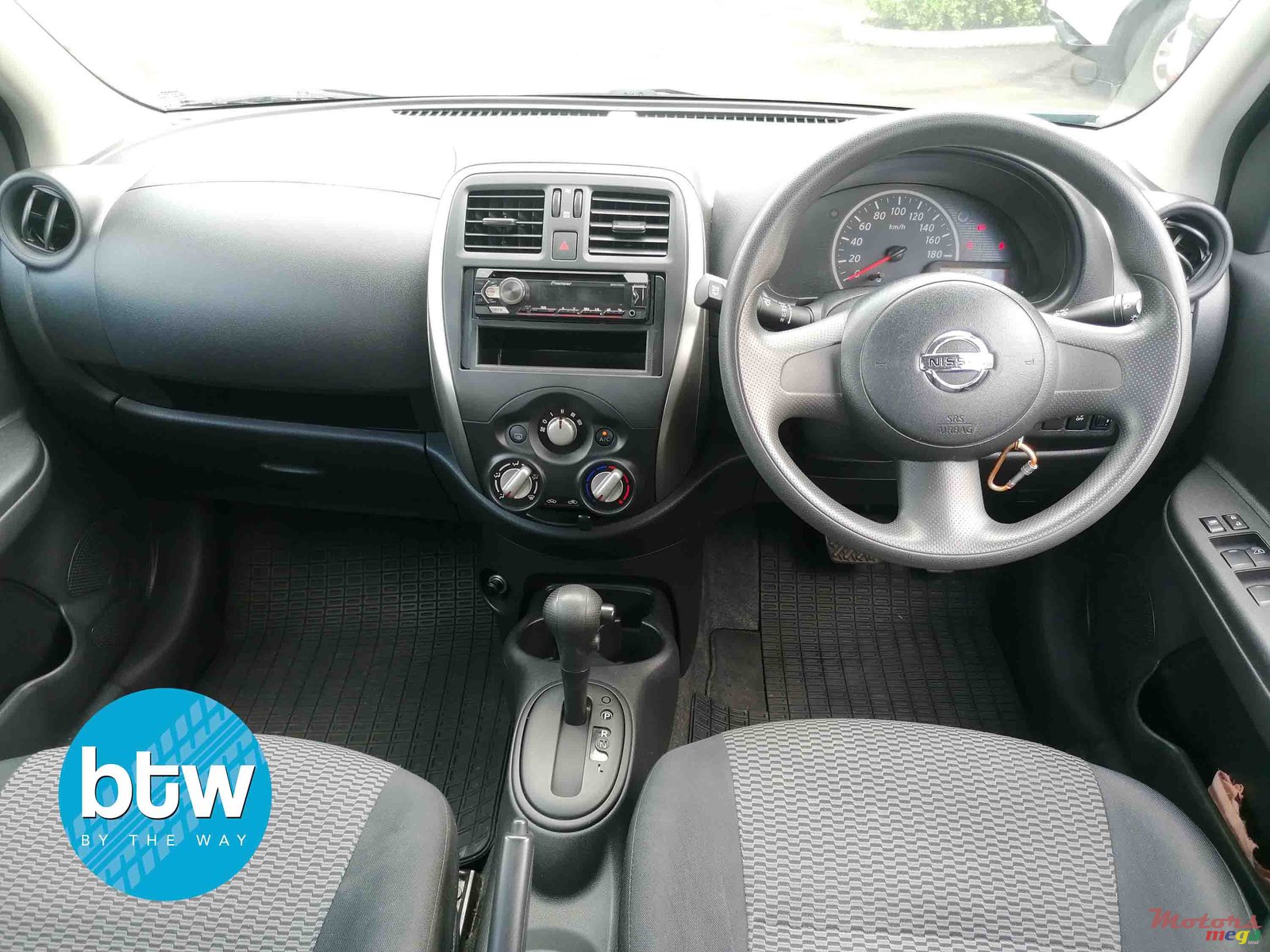 2016' Nissan March photo #5